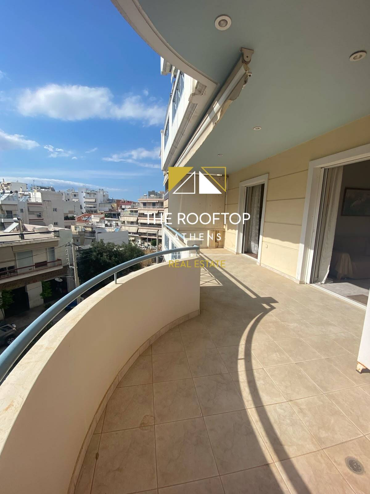 Ilioupoli: 2nd floor bright apartment